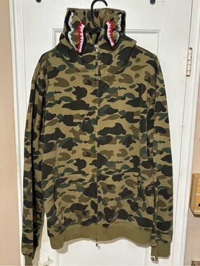 A BATHING APE WORLD GONE MAD HOODIE MENS.